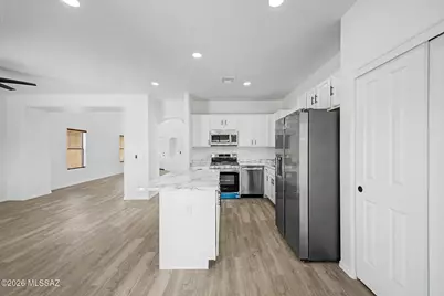 7806 S Hidden Places Loop, Tucson, AZ 85756 - Photo 12