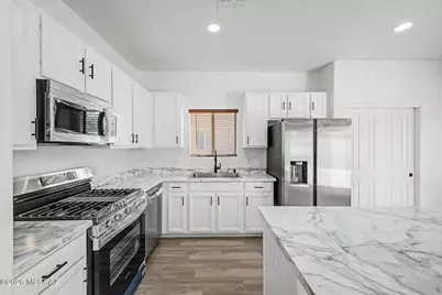 7806 S Hidden Places Loop, Tucson, AZ 85756 - Photo 14