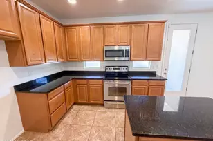 7452 S Golden Shore Dr, Tucson, AZ 85757 - Photo 2