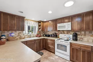 132 E Santa Rebecca Dr, Green Valley, AZ 85614 - Photo 10