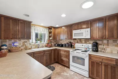 132 E Santa Rebecca Drive, Green Valley, AZ 85614 - Photo 6