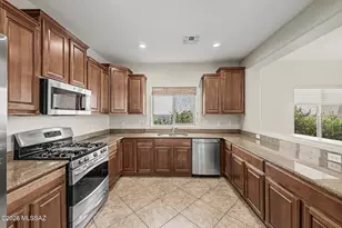 1283 W Vinovo Pass, Oro Valley, AZ 85755 - Photo 12