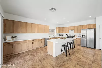 8234 N Stonehill Drive, Tucson, AZ 85743 - Photo 14