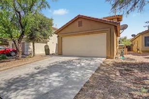 697 W Cholla Crest Dr, Green Valley, AZ 85614 - Photo 2