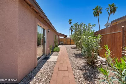 1954 W Southbrooke Circle, Tucson, AZ 85705 - Photo 30