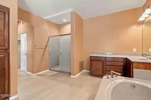 123 E Castlefield Cir, Tucson, AZ 85704 - Photo 16