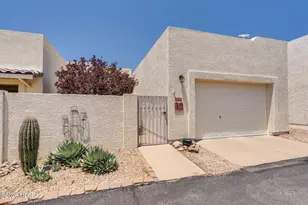 2832 S Full Moon Dr, Tucson, AZ 85713 - Photo 2