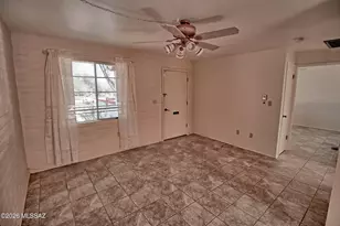 206 S La Canada Dr, Green Valley, AZ 85614 - Photo 2