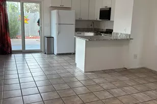 211 W Roger Rd, Tucson, AZ 85705 - Photo 2