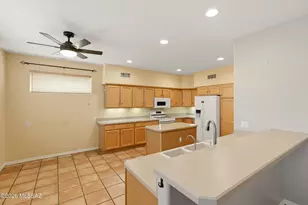 7831 E Solace Pl, Tucson, AZ 85750 - Photo 10