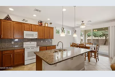 2298 E Thunderchief Drive, Green Valley, AZ 85614 - Photo 12
