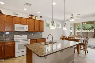 2298 E Thunderchief Dr, Green Valley, AZ 85614 - Photo 12