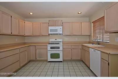 7330 W Beryllium Lane, Tucson, AZ 85743 - Photo 8