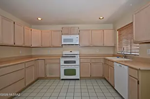 7330 W Beryllium Ln, Tucson, AZ 85743 - Photo 8