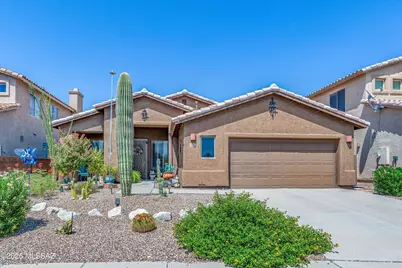 13737 N Carlynn Cliff Drive, Oro Valley, AZ 85755 - Photo 2