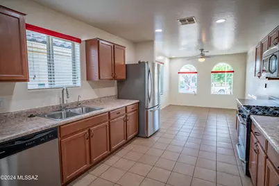 2011 W Mountain Pointe Drive, Tucson, AZ 85746 - Photo 4