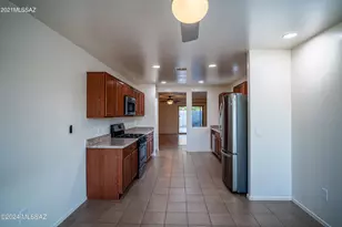 2011 W Mountain Pointe Dr, Tucson, AZ 85746 - Photo 6