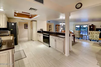 712 W Desert Hills Drive, Green Valley, AZ 85622 - Photo 12