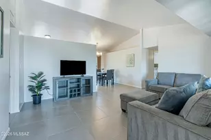 2020 S Westmont Dr, Tucson, AZ 85713 - Photo 8