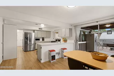 8408 E Kenyon Drive, Tucson, AZ 85710 - Photo 8