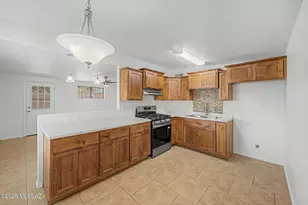 218 E Elvado Rd, Tucson, AZ 85756 - Photo 2
