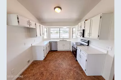 5840 N Belbrook Drive, Tucson, AZ 85741 - Photo 2