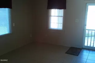 114 E Blacklidge Dr, Tucson, AZ 85705 - Photo 4