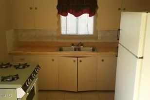 114 E Blacklidge Dr, Tucson, AZ 85705 - Photo 2
