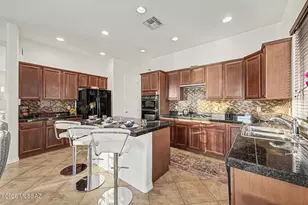 11937 N Prospect Point Pl, Oro Valley, AZ 85737 - Photo 4