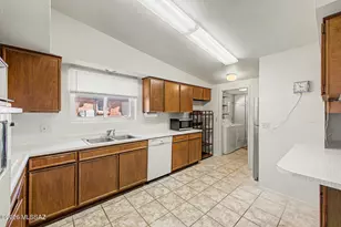 9033 E 31st Pl, Tucson, AZ 85710 - Photo 14