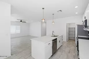9464 S Vicki Dr, Tucson, AZ 85736 - Photo 6