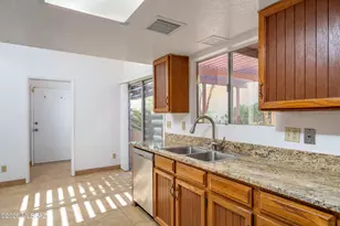 6533 N Foothills Dr, Tucson, AZ 85718 - Photo 14