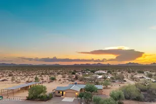 7985 N Pleasant Ln, Tucson, AZ 85743 - Photo 2