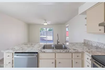 2434 S Palm Springs Drive, Tucson, AZ 85710 - Photo 10