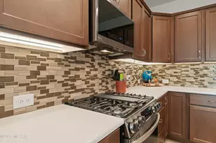 1852 N Riposte Dr, Green Valley, AZ 85614 - Photo 10