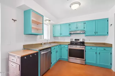 989 S La Pera, Green Valley, AZ 85614 - Photo 2