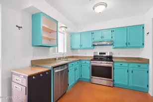 989 S La Pera, Green Valley, AZ 85614 - Photo 2
