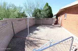 8851 E Shiloh Pl, Tucson, AZ 85710 - Photo 14