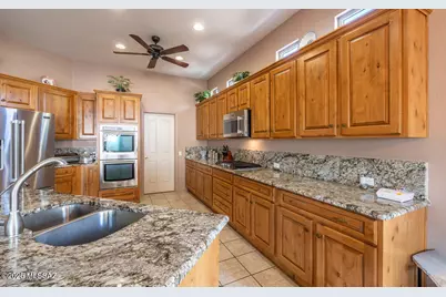 13730 N Heritage Canyon Drive, Marana, AZ 85658 - Photo 12