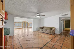 7114 E Sylvane Dr, Tucson, AZ 85710 - Photo 10