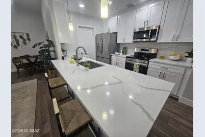 2022 E River Road #103, Tucson, AZ 85718 - Photo 2