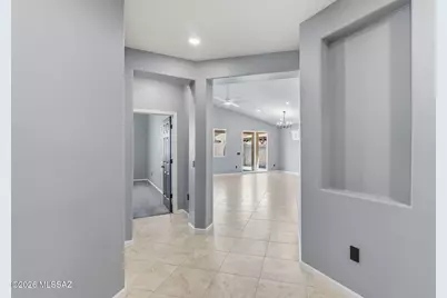 11076 W Fountain View Drive, Marana, AZ 85653 - Photo 10