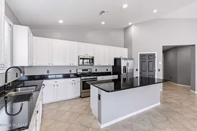 11076 W Fountain View Drive, Marana, AZ 85653 - Photo 6