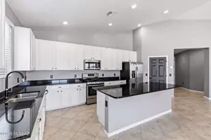 11076 W Fountain View Dr, Marana, AZ 85653 - Photo 6