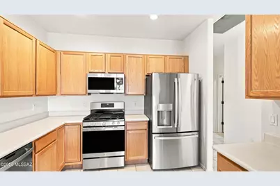 8005 N Iron Ridge Drive, Tucson, AZ 85743 - Photo 10