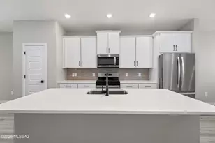 7818 S Wild Prairie Dr, Tucson, AZ 85757 - Photo 4