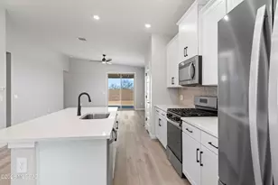 7818 S Wild Prairie Dr, Tucson, AZ 85757 - Photo 6