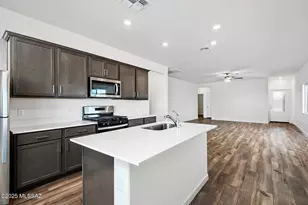 7684 S Wild Prairie Dr, Tucson, AZ 85757 - Photo 8