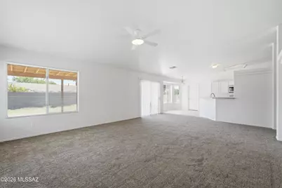 10008 E Moonstruck Way, Tucson, AZ 85747 - Photo 8