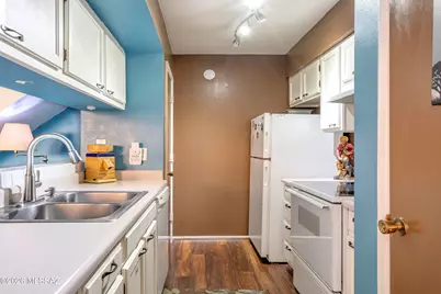 6718 E Calle La Paz #C, Tucson, AZ 85715 - Photo 2